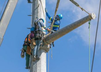 Personal edesur trabja en sabotaje