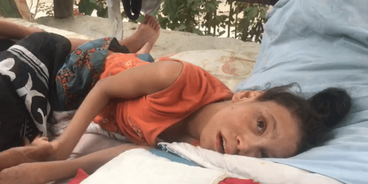 joven paralisis ayuda