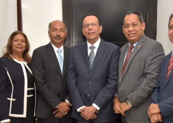 ministro de eduacio y funcionario