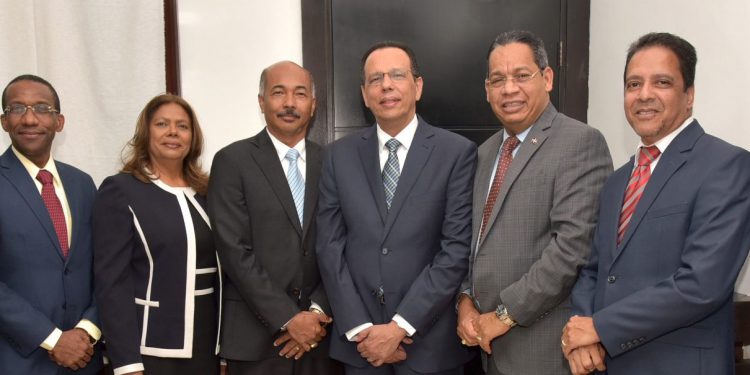 ministro de eduacio y funcionario