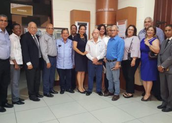 Miebros ocoa d epie y museo