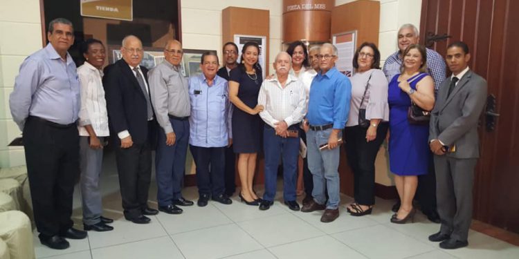 Miebros ocoa d epie y museo