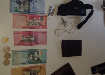 dinero pistola