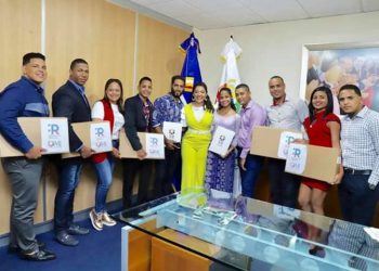 Becas y laptos jovenes ocoa