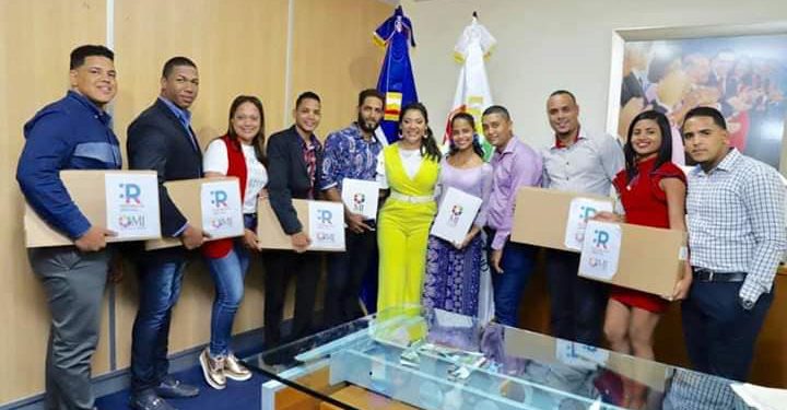 Becas y laptos jovenes ocoa