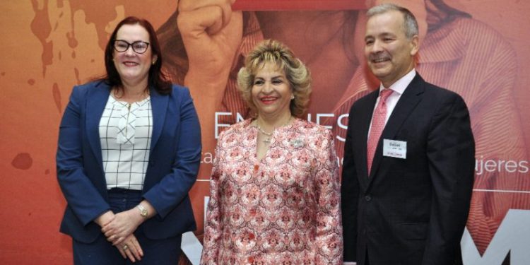 MINISTRA MUJER Y ALEXANDRA