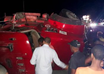 camion volcado en Cruce de Ocoa