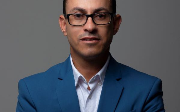 Julio Lluberes foto campana Ocoa