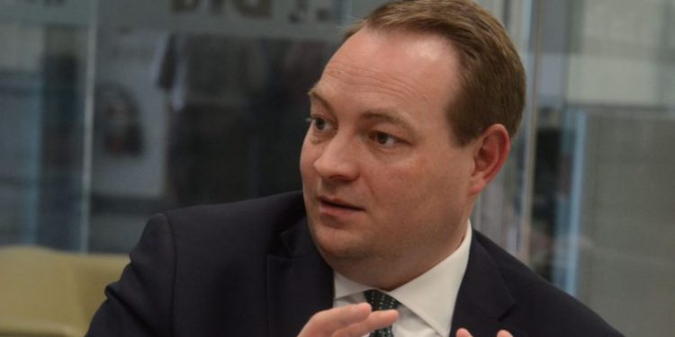 Patrick Ventrell Visas quitar