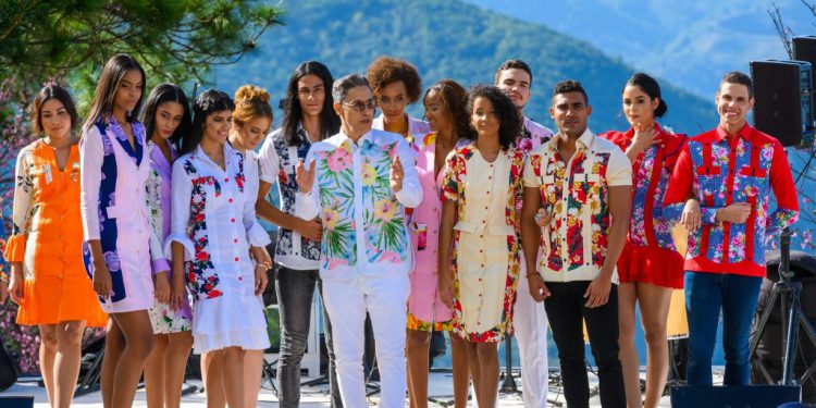 Tony Boga con modelos festival de cerezo 1024x550