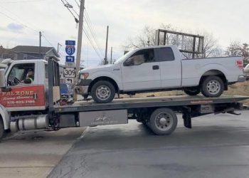 Una camioneta Ford F150 fue confiscada durante una redada por autoridades policiales
