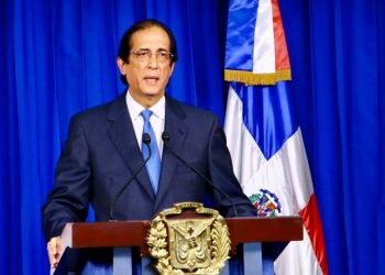 Gobierno prohíbe consumo de bebidas alcohólicas en colmados y suspensión o cancelación de servicios de telecomunicaciones