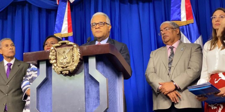 Rafael Cardena ministro Salud Rd