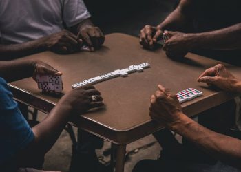 jugando domino ocoa