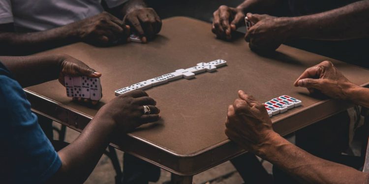 jugando domino ocoa