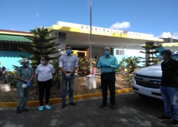 Comisión Covid- 19 de Ocoa entrega recursos y mascarillas autoridades de salud