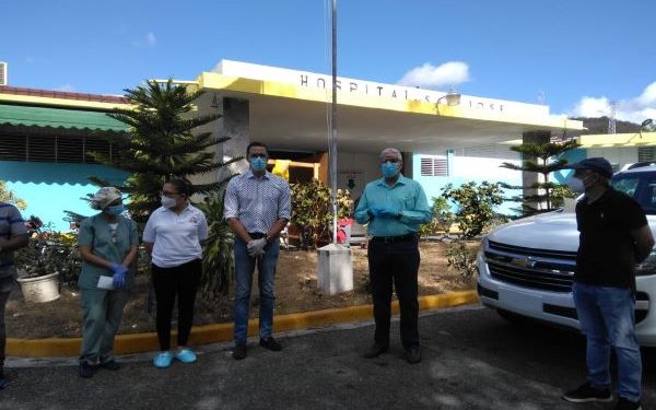Comisión Covid- 19 de Ocoa entrega recursos y mascarillas autoridades de salud