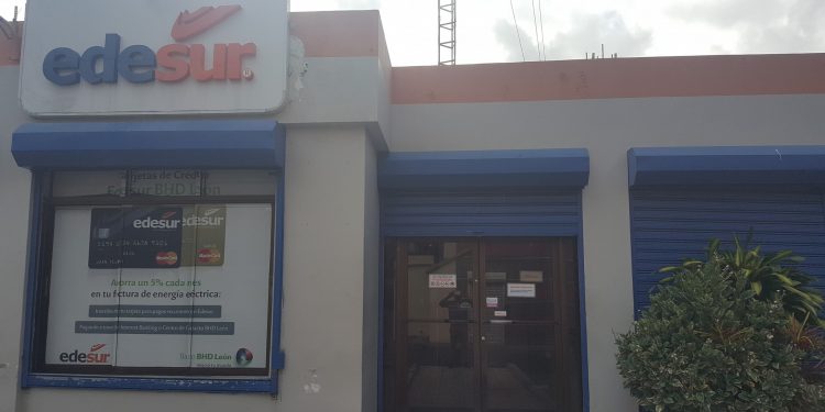 Prohíben a empresas eléctricas cortar energía por falta de pago durante estado de emergencia