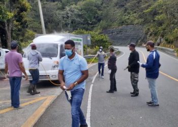 #QuédateEnCasa: En Rancho Arriba toman medidas; desinfectan vehículos y tomas temperatura por COVID-19