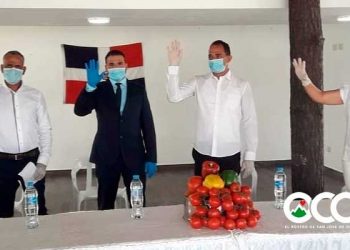 Comisión Covid- 19 de Ocoa entrega recursos y mascarillas autoridades de salud