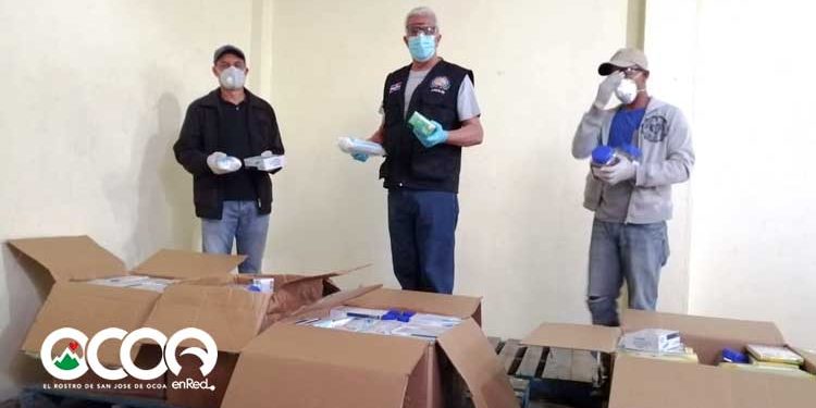 Ocoeños Florida entrega mascarillas, guantes y vitaminas a Salud Publica Ocoa