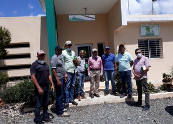 Ministro Agricultura coordina plan de asistencia por COVID-19 con agricultores de Ocoa