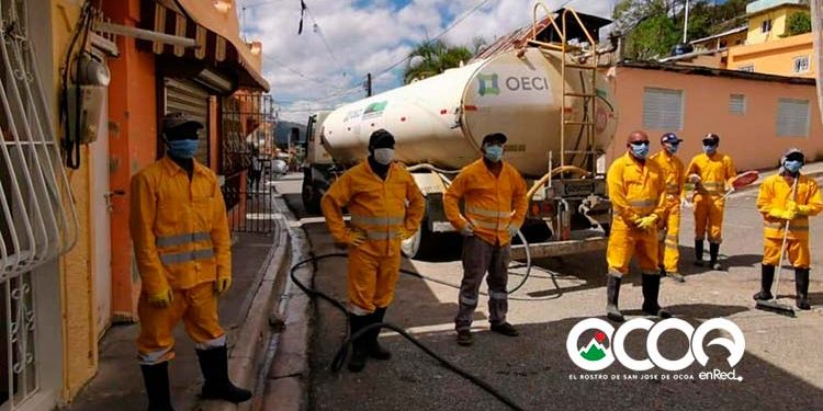 Salud Pública Ocoa y otras entidades fumigan casas en varios sectores