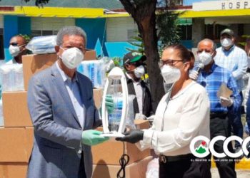 Leonel entrega lámparas ultravioleta, ventilador y equipos de protección a Hospital San José