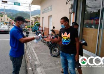 Salud Publica entrega mascarillas a instituciones y personas en sectores de Ocoa