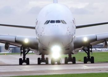 EE.UU aplicará cambios en medidas de abordaje de aviones por COVID-19