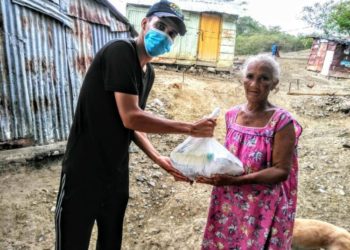 Comunidad La Laguneta se beneficia de alimentos donados por la Fundación Pedro Alegría