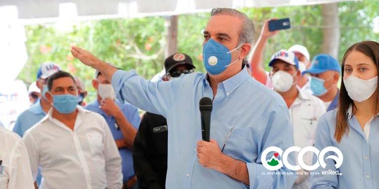 Abinader y su esposa dan positivos al COVID-19