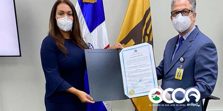 Diputada electa Josefa Mejía recibe certificado de elección de JCE