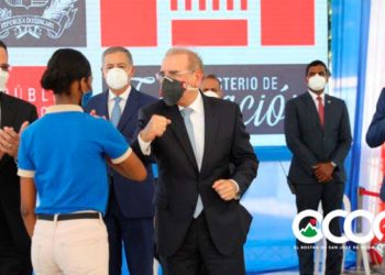 Danilo inaugura escuelas en Ocoa y otras provincias del Sur