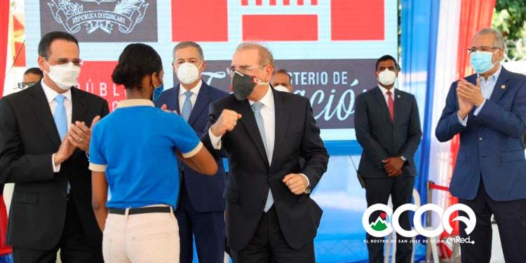Danilo inaugura escuelas en Ocoa y otras provincias del Sur