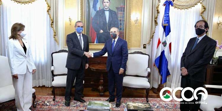 Presidente electo Luis Abinader se reúne con Danilo Medina