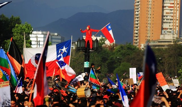 Chile promulga histórica ley de retiro anticipado de pensiones