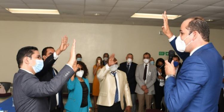 Adolfo Pérez juramenta a cuatro subdirectores de PROMESE/CAL