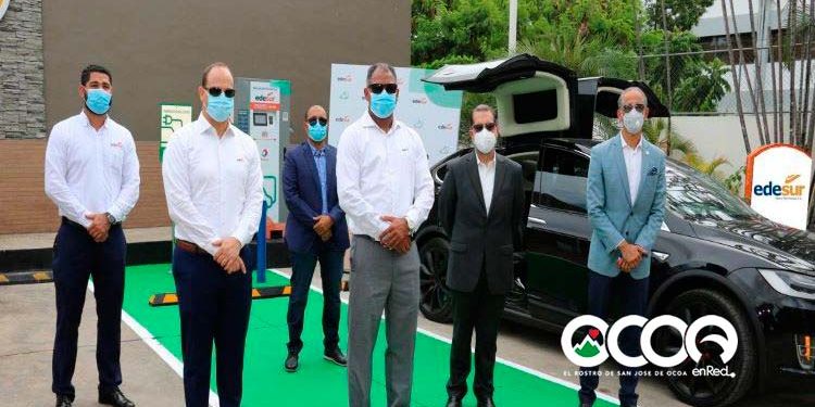 EDESUR celebra sus 21 años instalando su primer cargador para vehículos eléctricos
