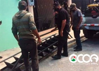 Alcaldía Ocoa derriba construcciones que ocupan aceras