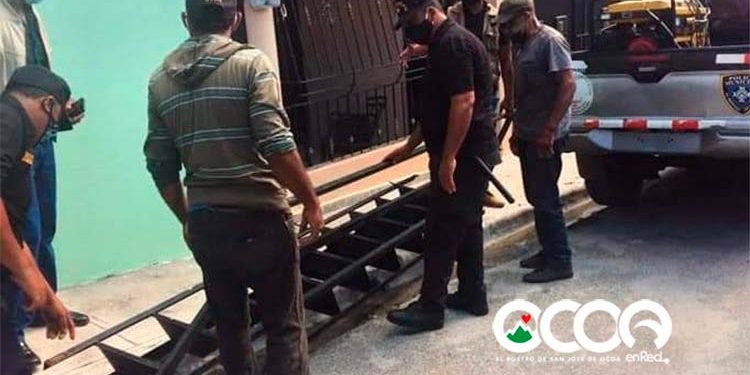 Alcaldía Ocoa derriba construcciones que ocupan aceras