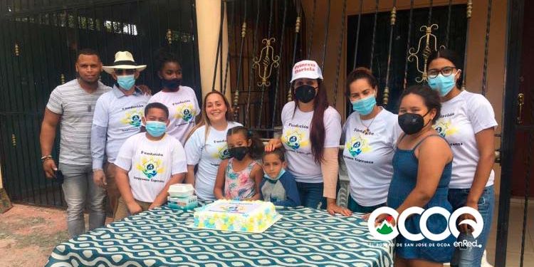 Fundación Inspiremos Esperanza entrega útiles escolares y alimentos a niños de   Sabana Larga