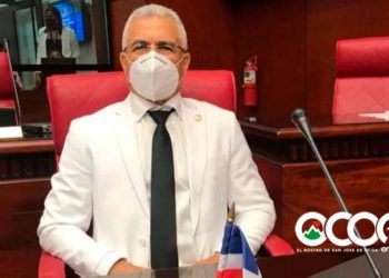 José Antonio Castillo asume sus funciones como senador