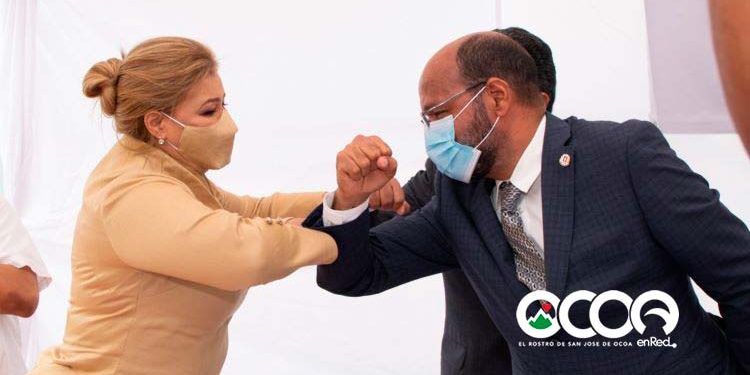 Oliva Castillo queda oficialmente posesionada como gobernadora