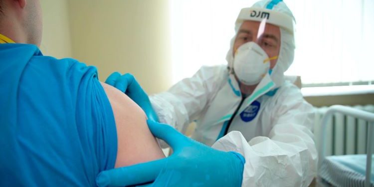 Todos los voluntarios que recibieron la vacuna rusa contra el covid-19 desarrollaron inmunidad