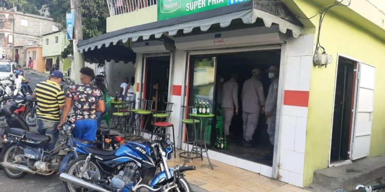 Cierran colmadones funcionaban durante toque de queda en Ocoa y Sabana Larga