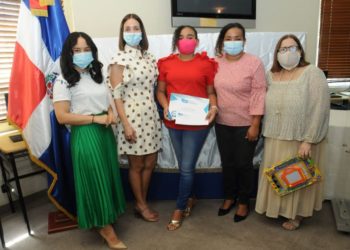 Cronistas Sociales realizan premiación al Mérito Escolar