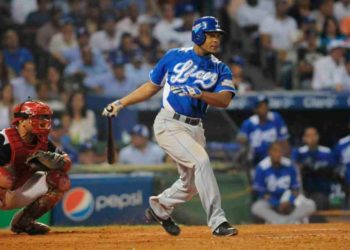 Licey otorga contrato de un día a Anderson Hernández; menor se retira con su equipo