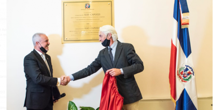 Embajada dominicana en Italia reconoce a Capozzi, hijo del legendario combatiente de 1965