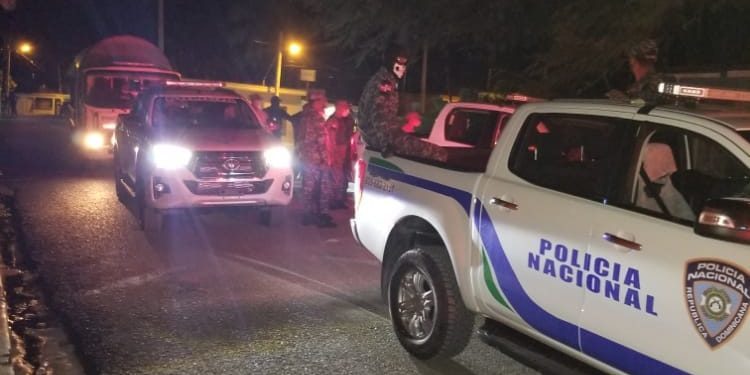 Más de 100 personas apresadas por violar toque de queda; entre ellas un alcalde